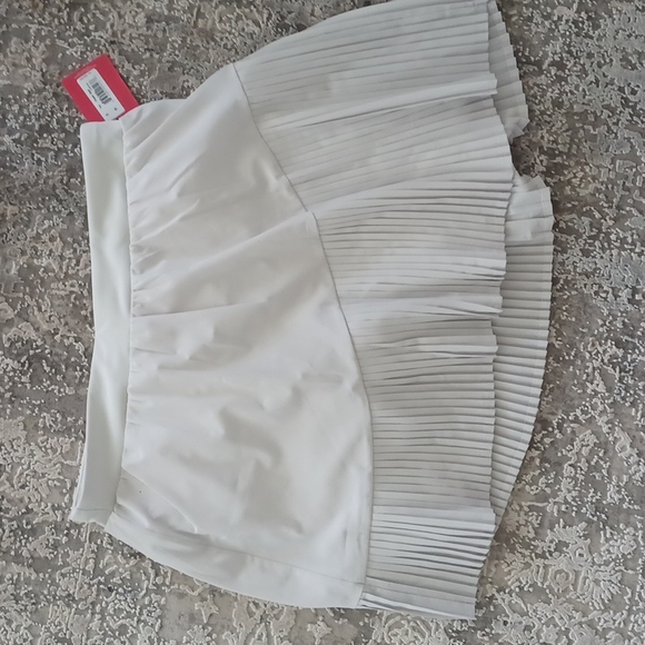 SPANX Yes, Pleats! Set - Picture 5 of 7